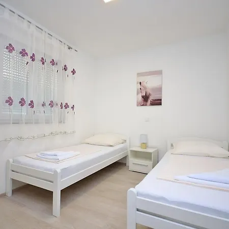 With A Parking Space Tribunj, Vodice - 16884 Apartamento Tribalj